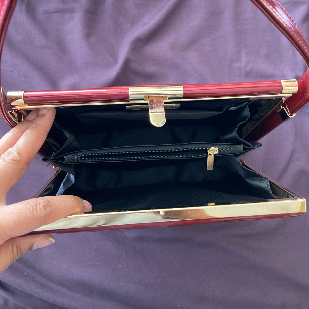 Unique handbag. - Picture 2 of 3